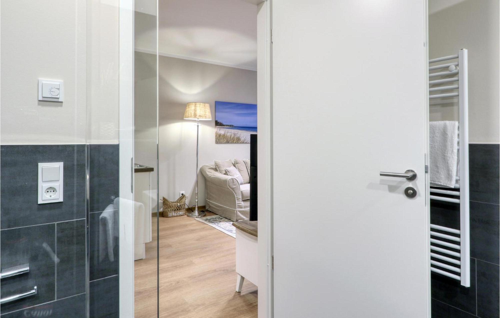 Awesome apartment in Ostseebad Boltenhagen with 1 Bedrooms, Sauna&WiFi Buitenkant foto